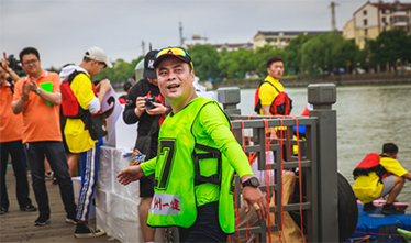 热烈：亍八罩萃尼斯澳门股份有限公司杯”首届中国苏州环古城河皮划艇桨板大赛获得圆满成功